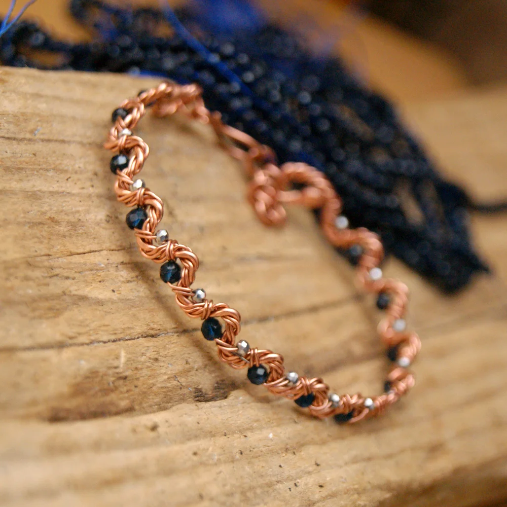 Miedziana bransoletka - Copper Crown -granat