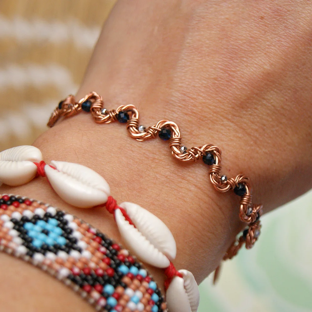 Miedziana bransoletka - Copper Crown -granat 9mm