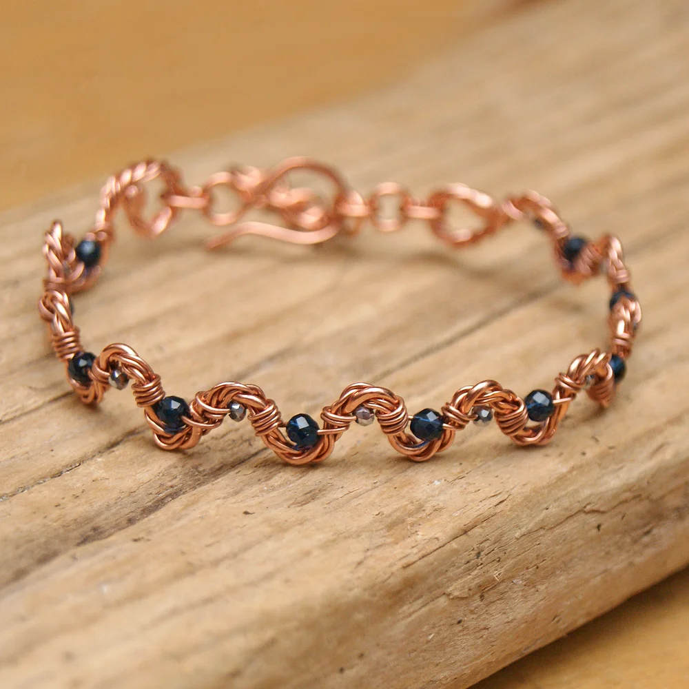 Miedziana bransoletka - Copper Crown -granat 9mm